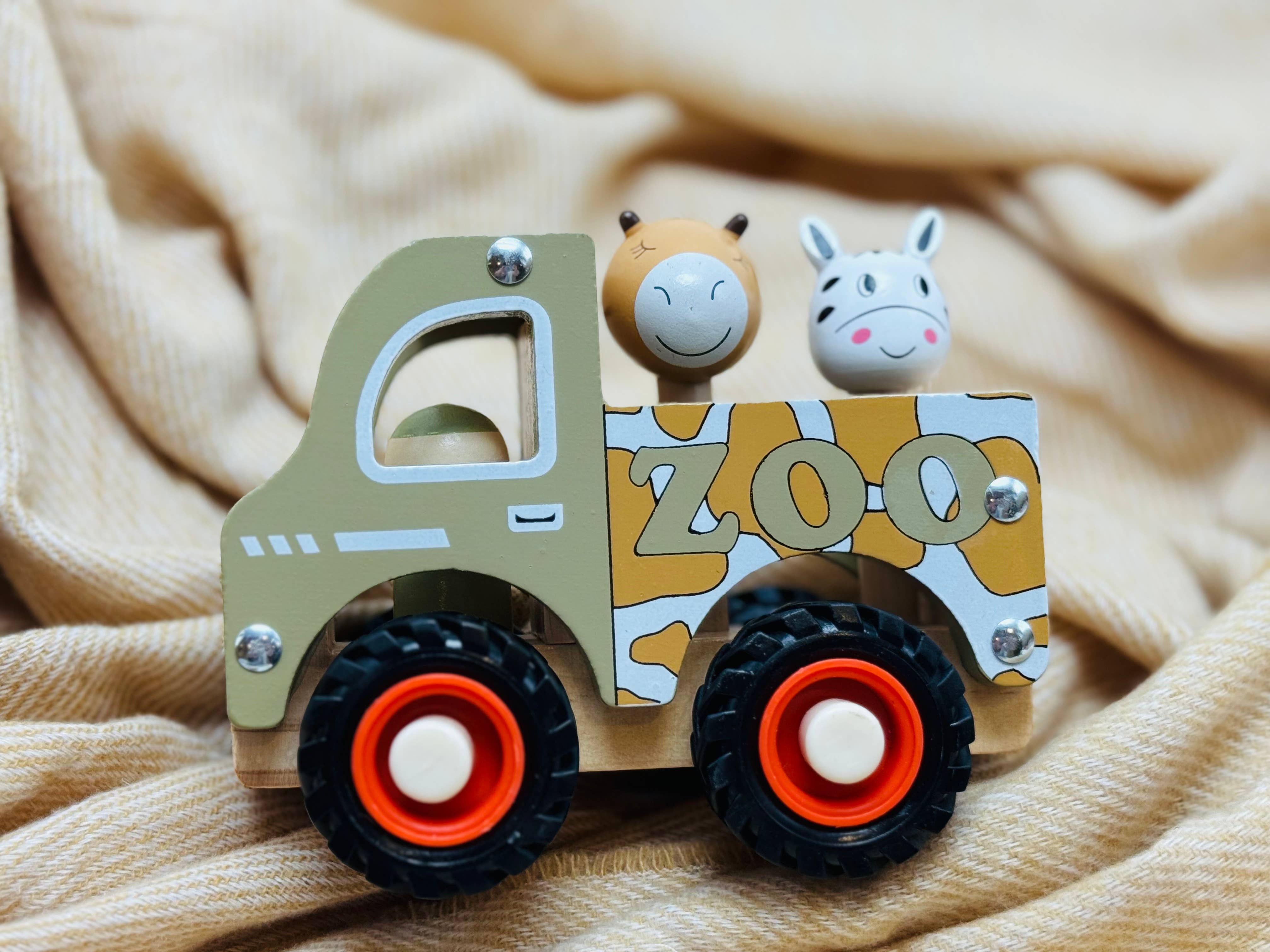 ToysLink - Wholesale Toy car/truck – Child - Wooden Zoo Truck Toy with Animal Figurines1