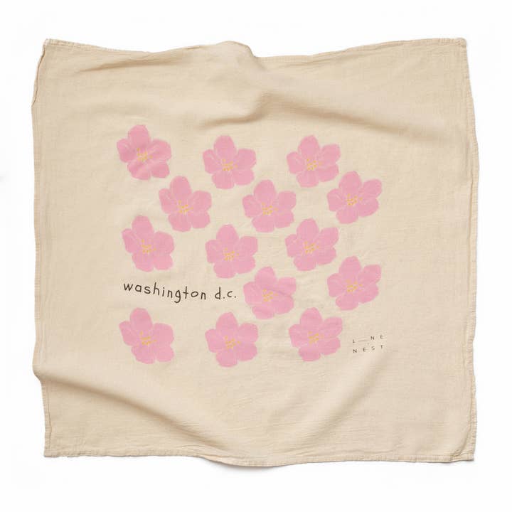 Torchon en sac de farine Cherry Blossom D.C. pour la vente par Line and Nest