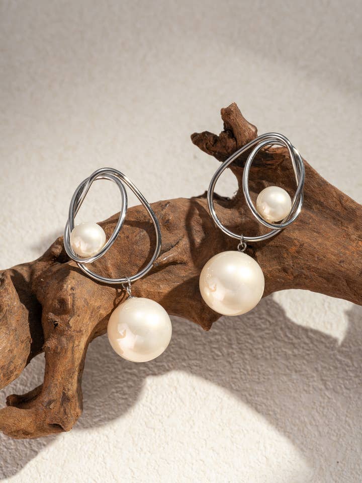 Elegant dangling pearl earrings for wholesale by COSMOS