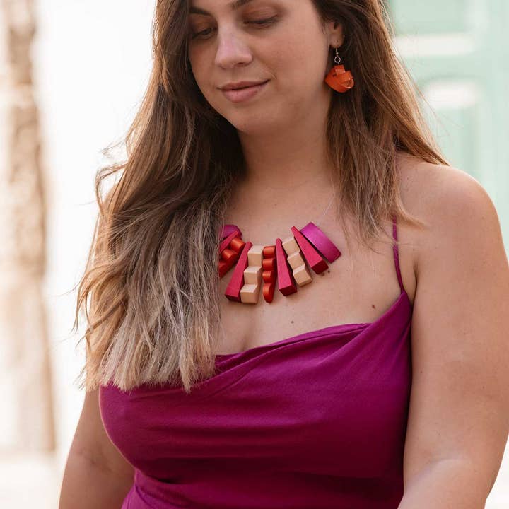 Bijondo - Wholesale Bib Necklace - Short handmade wooden necklace Toy