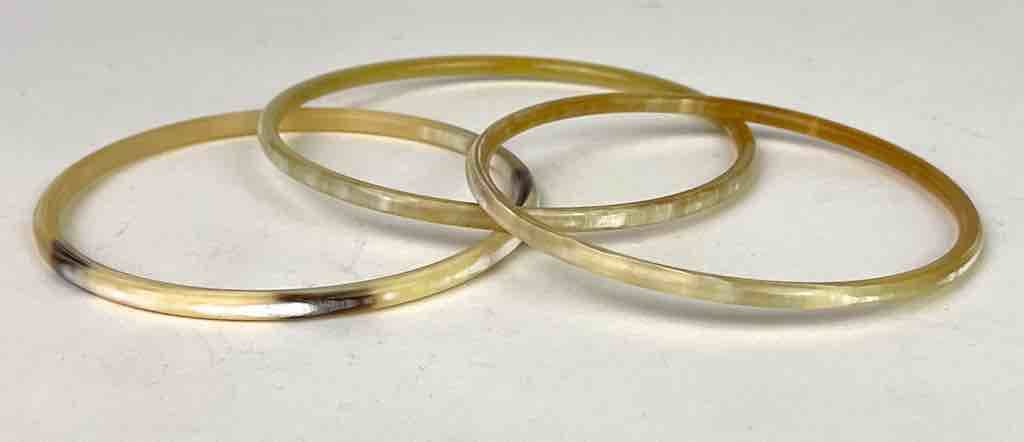 The Niger Bend - Wholesale Bangle Bracelet - Thin African cow horn bangle, 2 shades, 2 shapes1