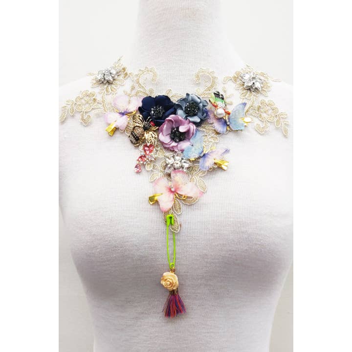 Metallic Queen Victoria Pinned Necklace for wholesale on Faire1