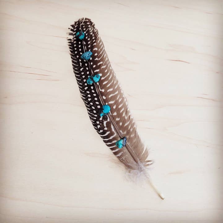 Accent de chapeau en plume de dinde tachetée avec pierres turquoise 954v pour la vente par The Jewelry Junkie