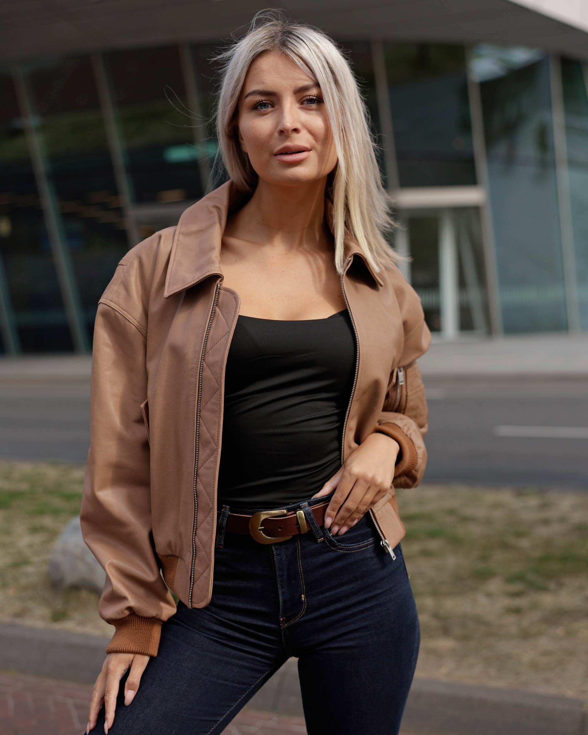 Amsterdam Heritage Leather Belts, Bags, Jackets & Apparel - Vente Ceinture – femme - FABRIQUÉ SUR COMMANDE Annie | Ceinture fine en cuir avec boucle dorée pour femme1