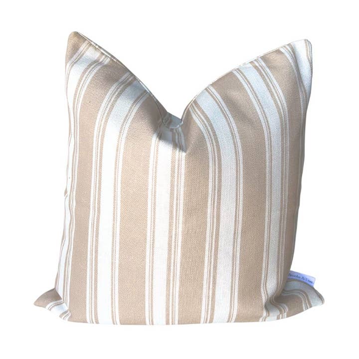 Coussin à rayures Broad Street en naturel pour la vente par Brooke and Lou