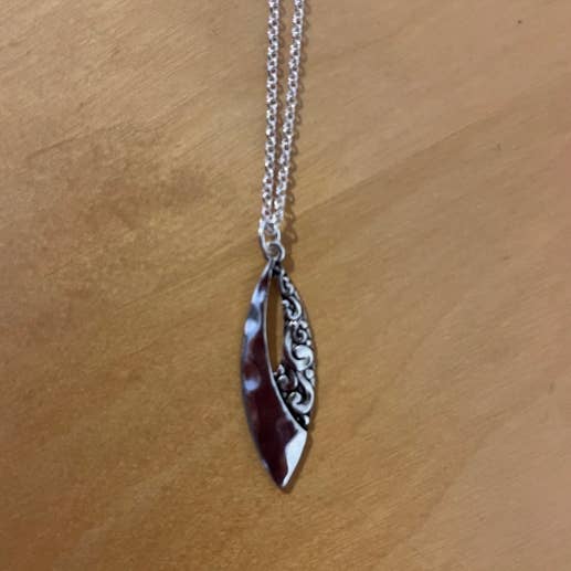 0011 PREMIERE - Wholesale Pendant/Charm Necklace - FR6296 Hammered Embossed Filigree Navette Metal Necklace