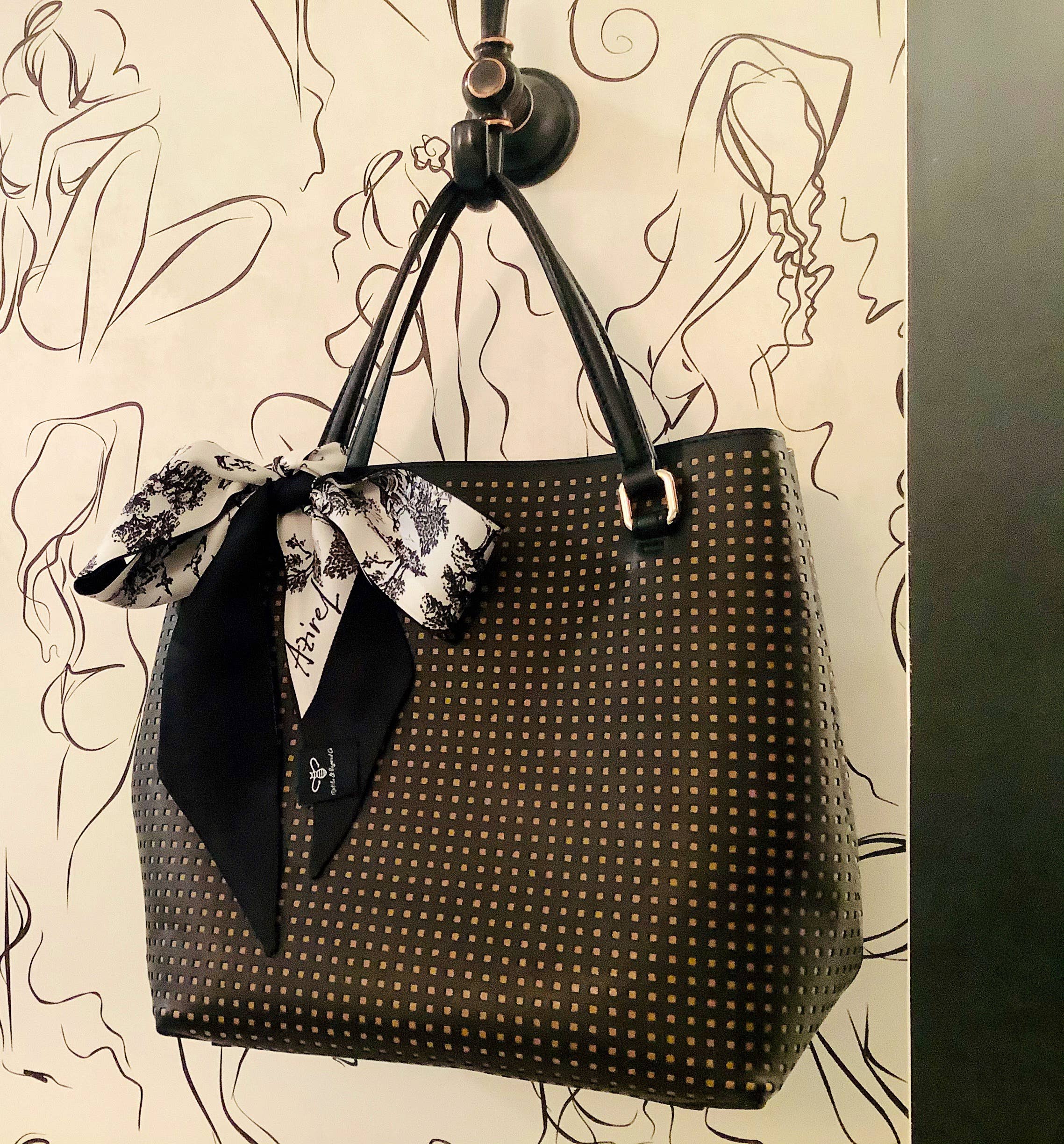 Malibu & Beyond Co /LENNOX MODE - Vendita all'ingrosso Sciarpa - Donna - Piccola e iconica sciarpa lunga sottile Twilly in seta con stampa toile8