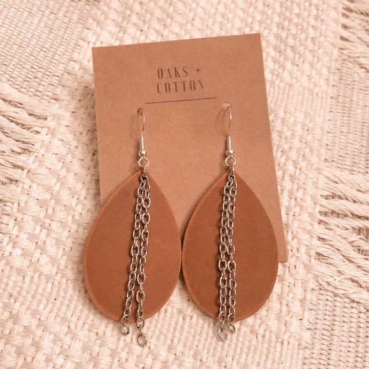 Pendientes en forma de lágrima con cadena (pequeños) para venta al por mayor de Oaks and Cotton