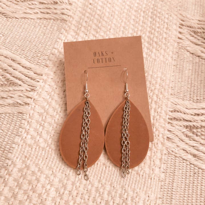 Teardrop øreringe m/kæde (lille) for engroshandel hos Oaks and Cotton