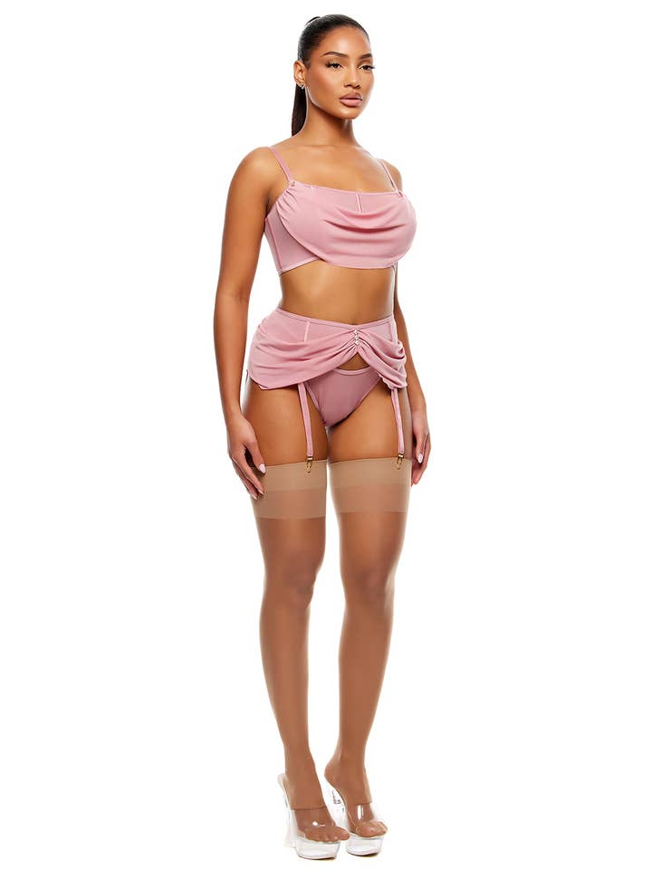 Mauve Princess Treatment BH med draperet mesh-bh og strømpebånd lingerisæt - Mauve for engroshandel på Faire2