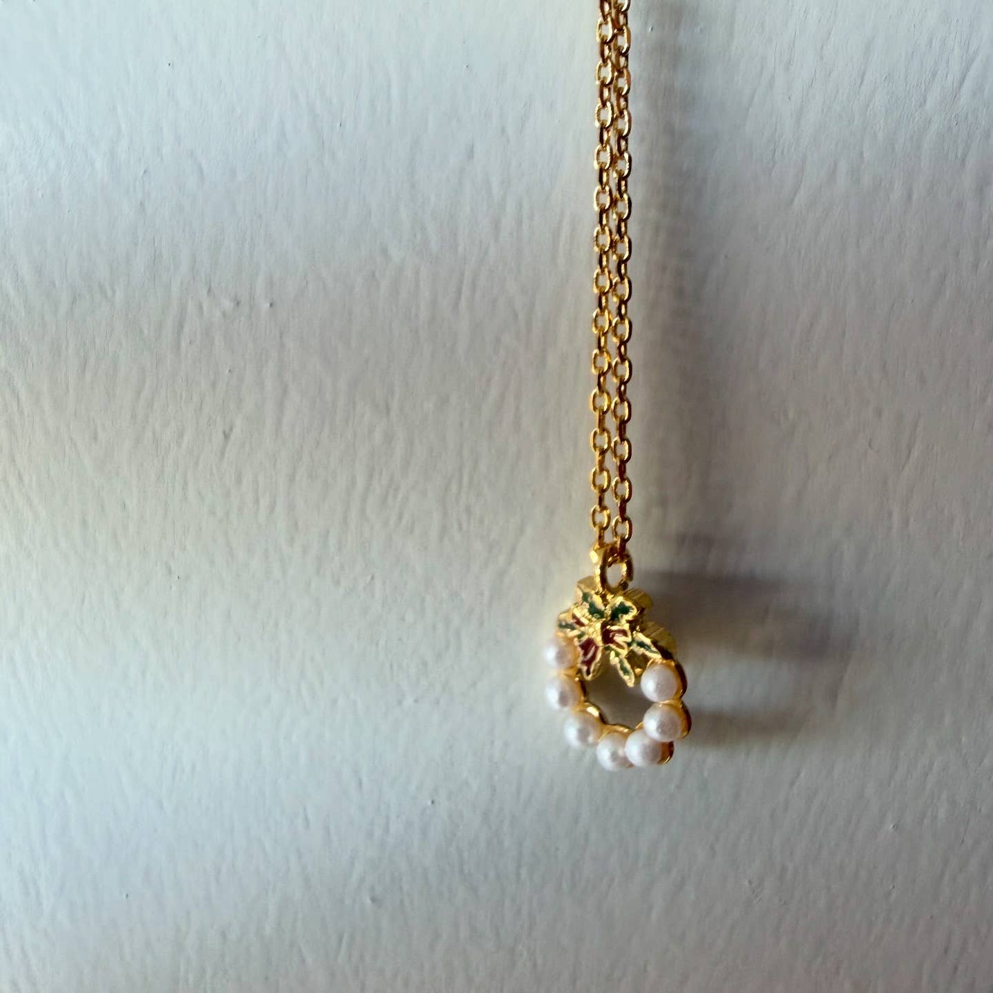 Gold Holiday Wreath Necklace for wholesale on Faire6