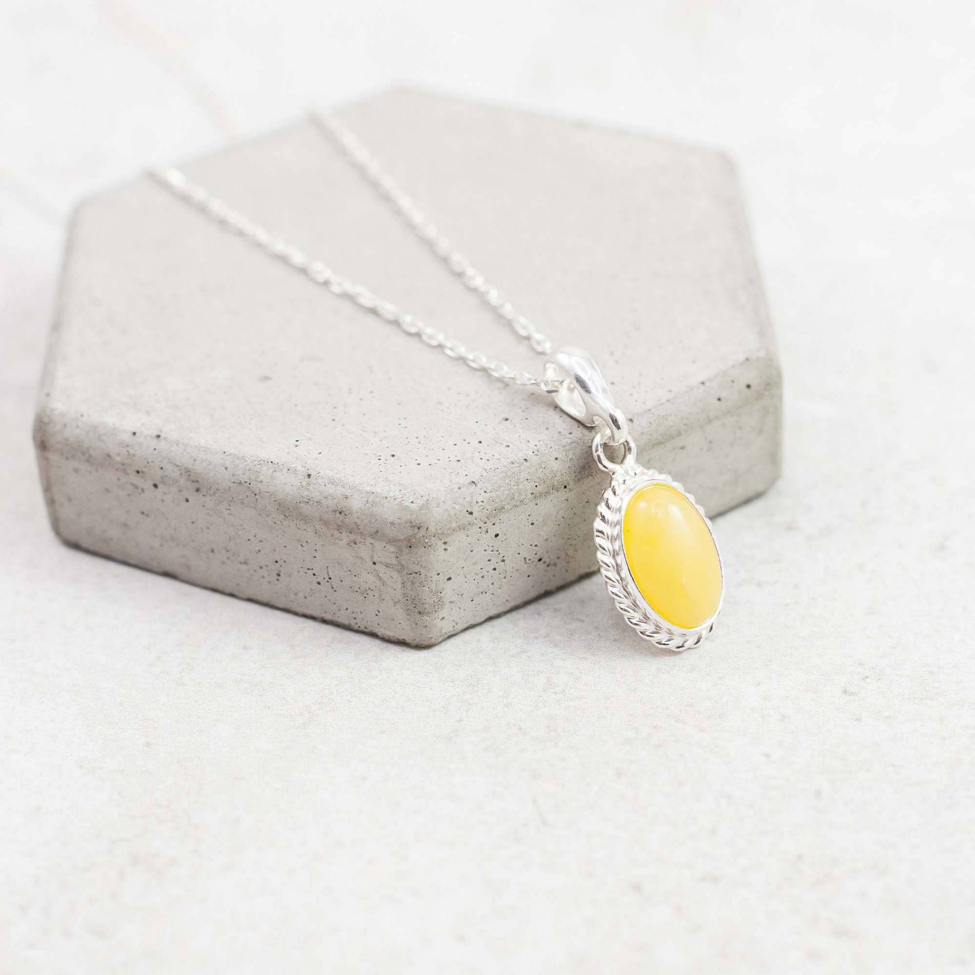 Marcin Waryszak – Colar pingente/pendente por atacado – Colar Pendente Âmbar Egg Yolk Baltic Colar Pendente Âmbar Oval14