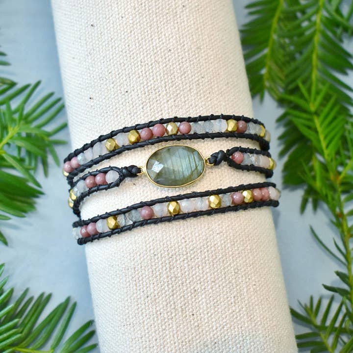 Labradorite & Rose - Bracelet en cuir avec pierres précieuses à 3 tours pour la vente par Hadley Richards Designs
