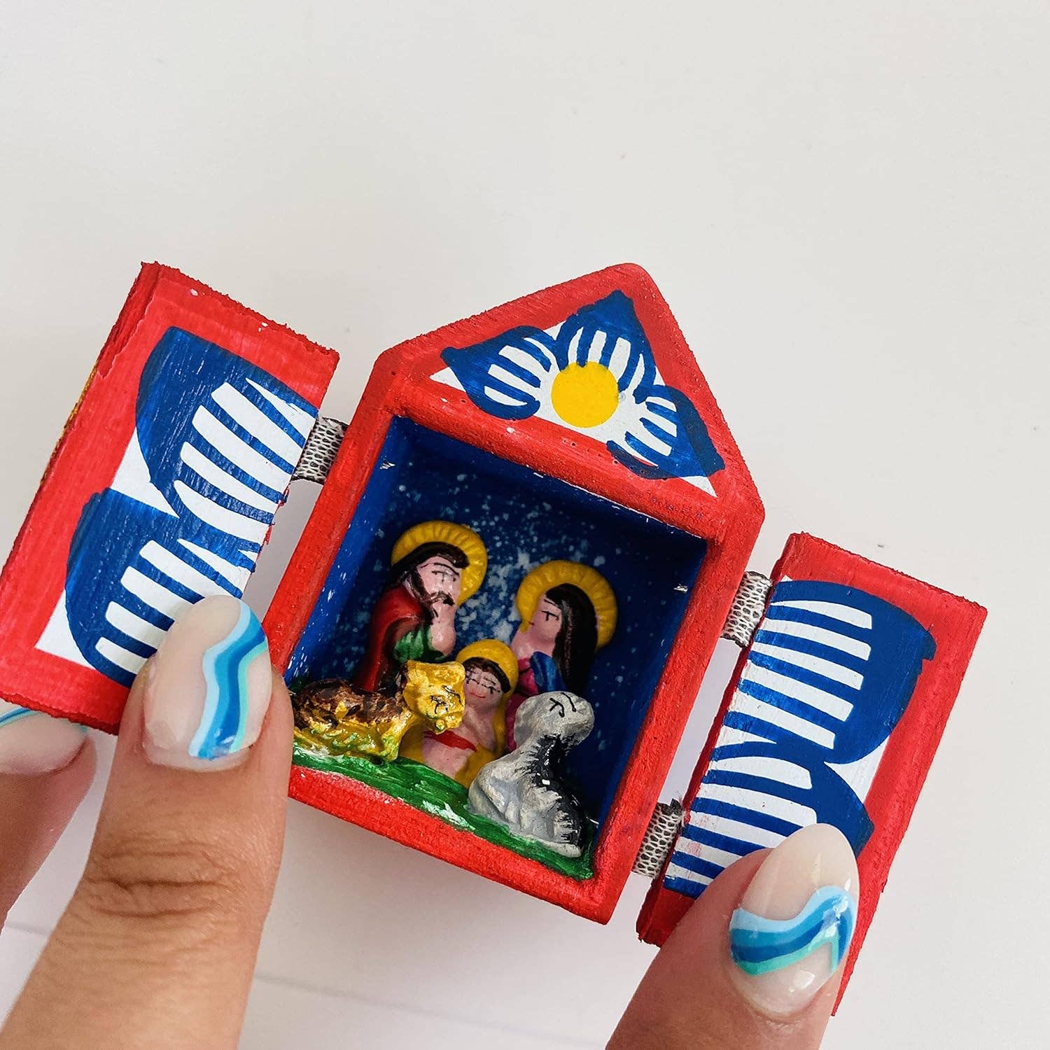 Zoe Artcrafts Corp. - Wholesale Christmas Decoration - Small Retablos, Wooden box altarpiece, Nativity Scene, Peru4