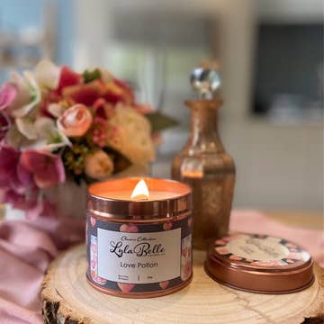 Vela en lata Love Potion para venta al por mayor de Lyla Belle Candle Co.