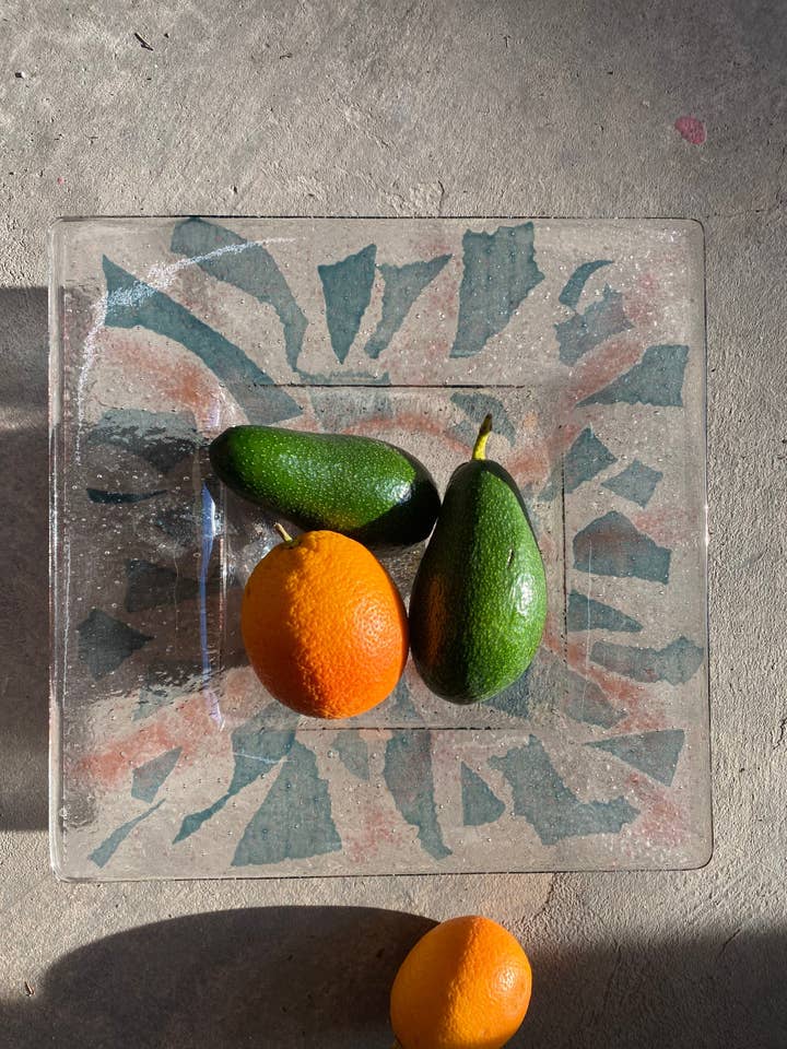 Piatto da portata quadrato in vetro marmorizzato unico nel suo genere per la vendita all'ingrosso da parte di Made By Rheal