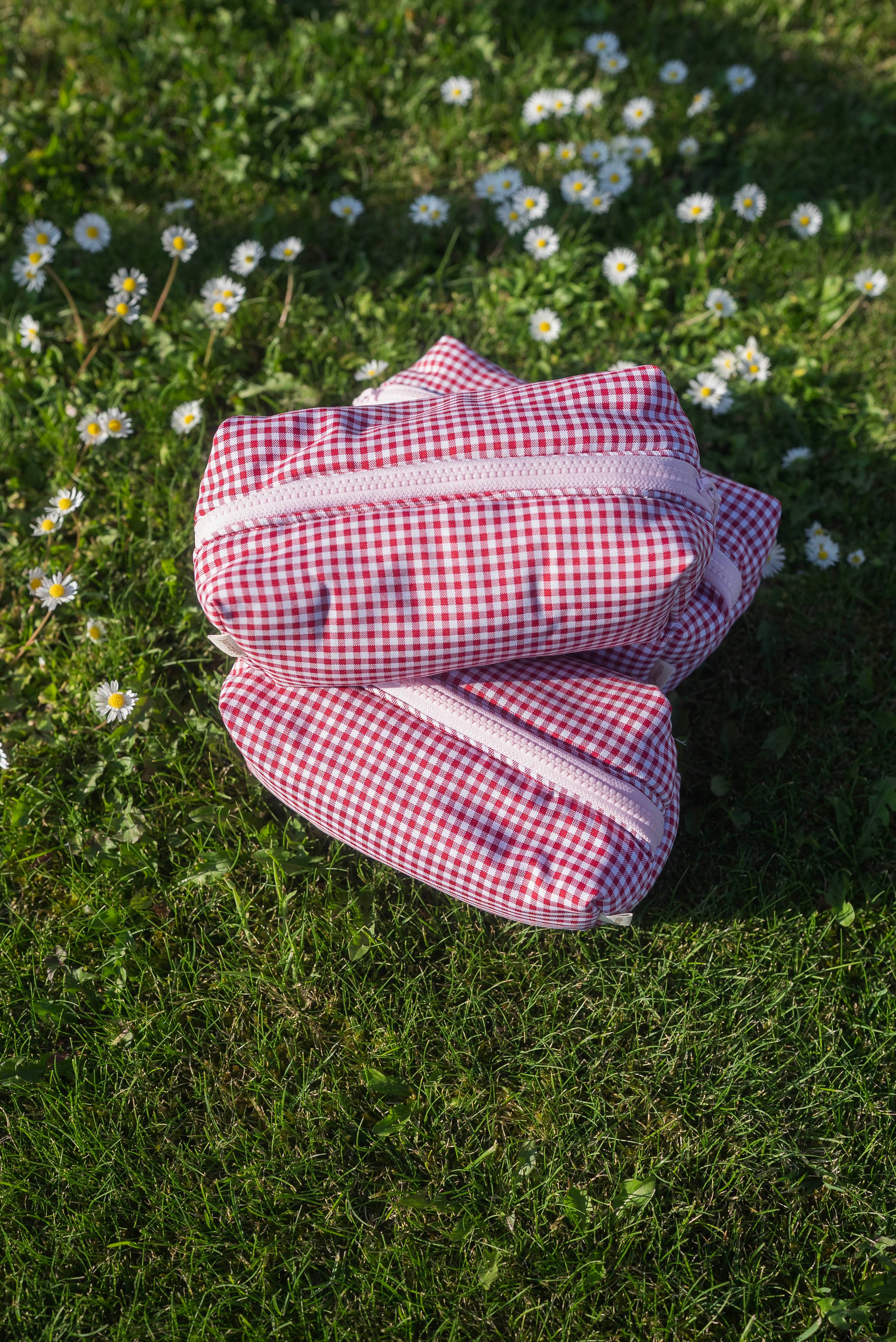 Janzy - Wholesale Makeup/Cosmetic Bag - Red Gingham Pattern Makeup Bag