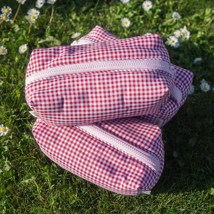 Janzy - Wholesale Makeup/Cosmetic Bag - Red Gingham Pattern Makeup Bag0