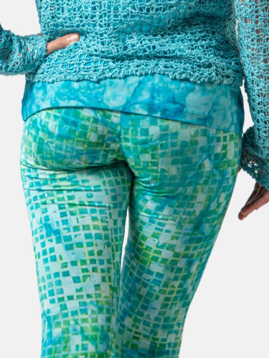 Hands To Hearts - Wholesale Athletic/Lounge Leggings - Women's - Batik Crop Leggings8