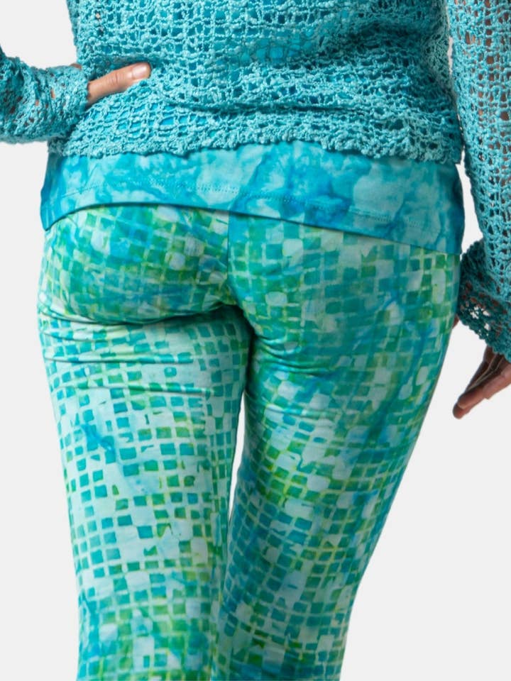 Hands To Hearts - Wholesale Athletic/Lounge Leggings - Women's - Batik Crop Leggings8