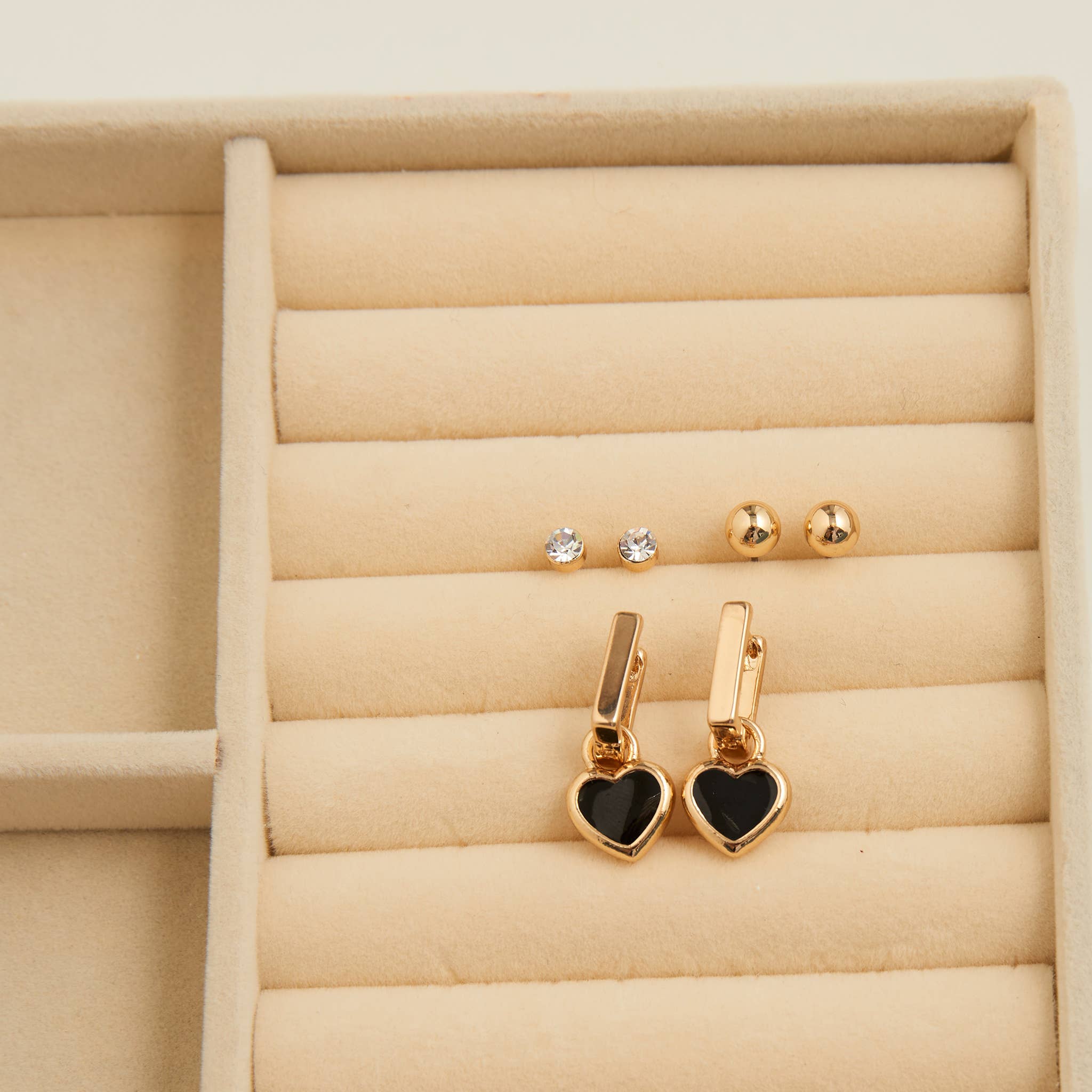 Howard's - Wholesale Jewelry Set - Earring Trio with Display Mina Heart 24 Piece Set3