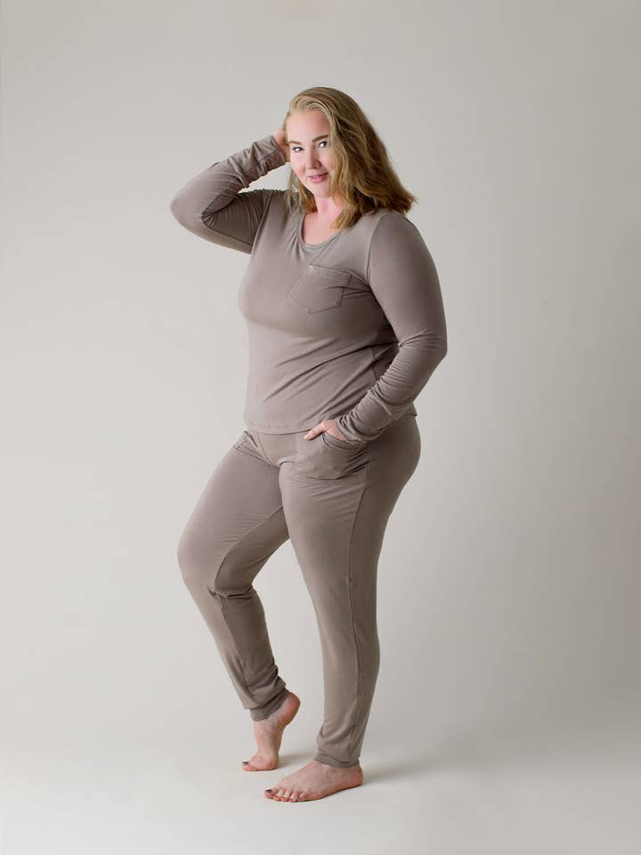 Ensemble de nuit à manches longues : Faon pour la vente par A Girl Named Trenholme