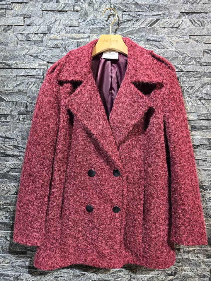 Manteau court à boutons, épaulettes, deux poches 24219 Bdx pour la vente par Adilynn DAYMENTEX