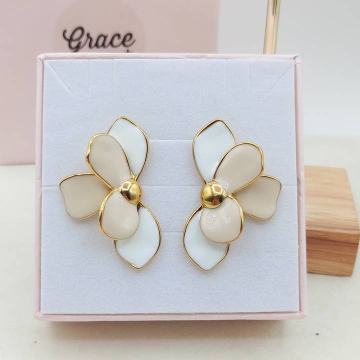 Daemon srls - Wholesale Stud/Post Earrings - MEADOW paio ORECCHINI smaltati a bottone con petali in acciaio inossidabile a forma di fiore1