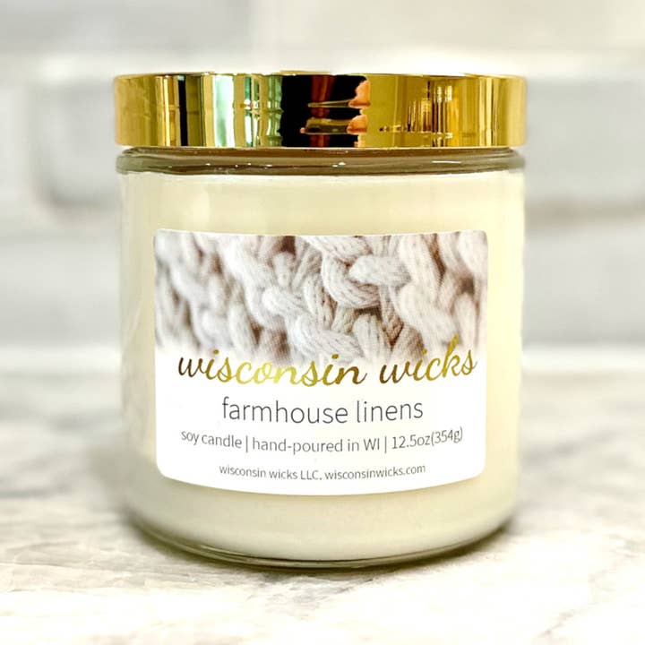 Bougie printanière fraîche en pot de soja « Farmhouse Linens » pour la vente par Wisconsin Wicks