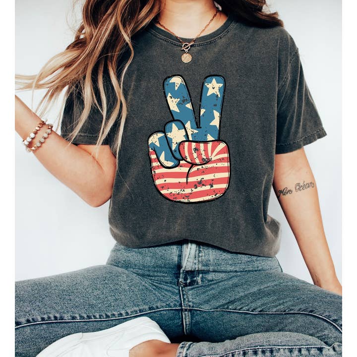 4 juli America Peace Sign T-shirt voor wholesale door Rags Revived