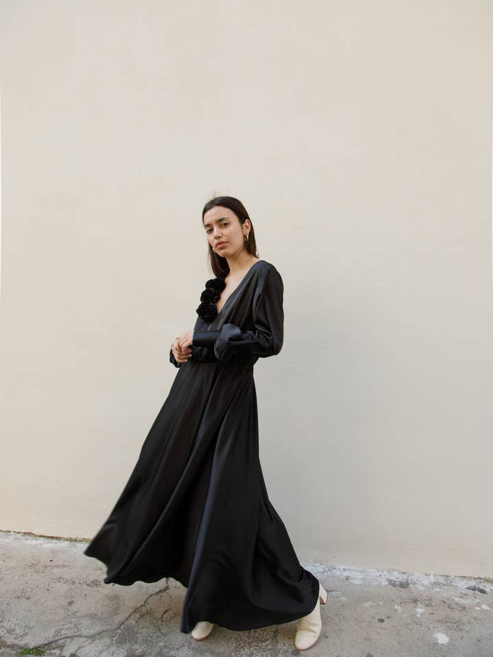 Kaviar-Blüten-Kleid für den Großhandel von Emmy Boo