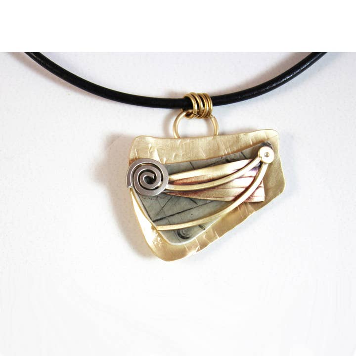 Whitney Designs Ltd. - Vendita all'ingrosso Collana con ciondolo/pendaglio - Collana Imprints, argilla polimerica, ottone e argento sterling