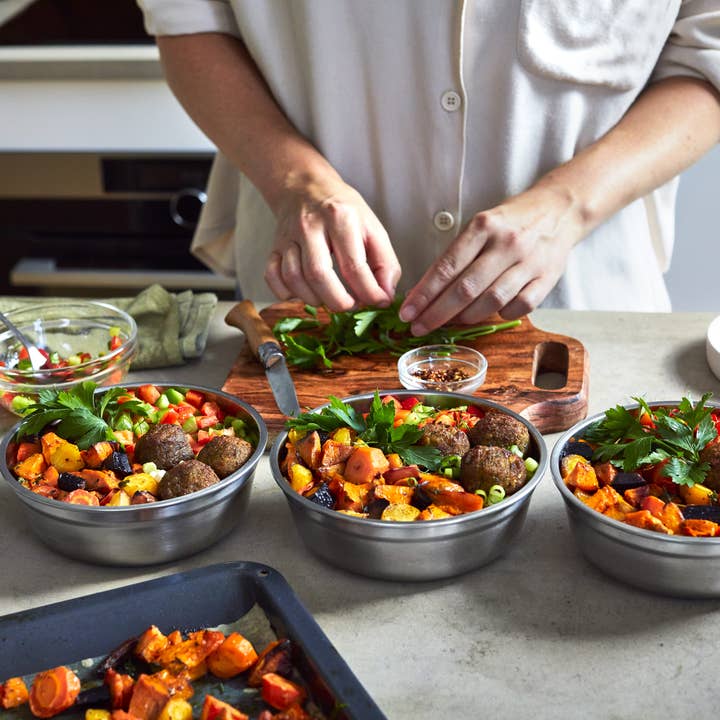 Nouveau lot de bols à lunch en acier inoxydable, taille 2 pour la vente par Black + Blum Europe