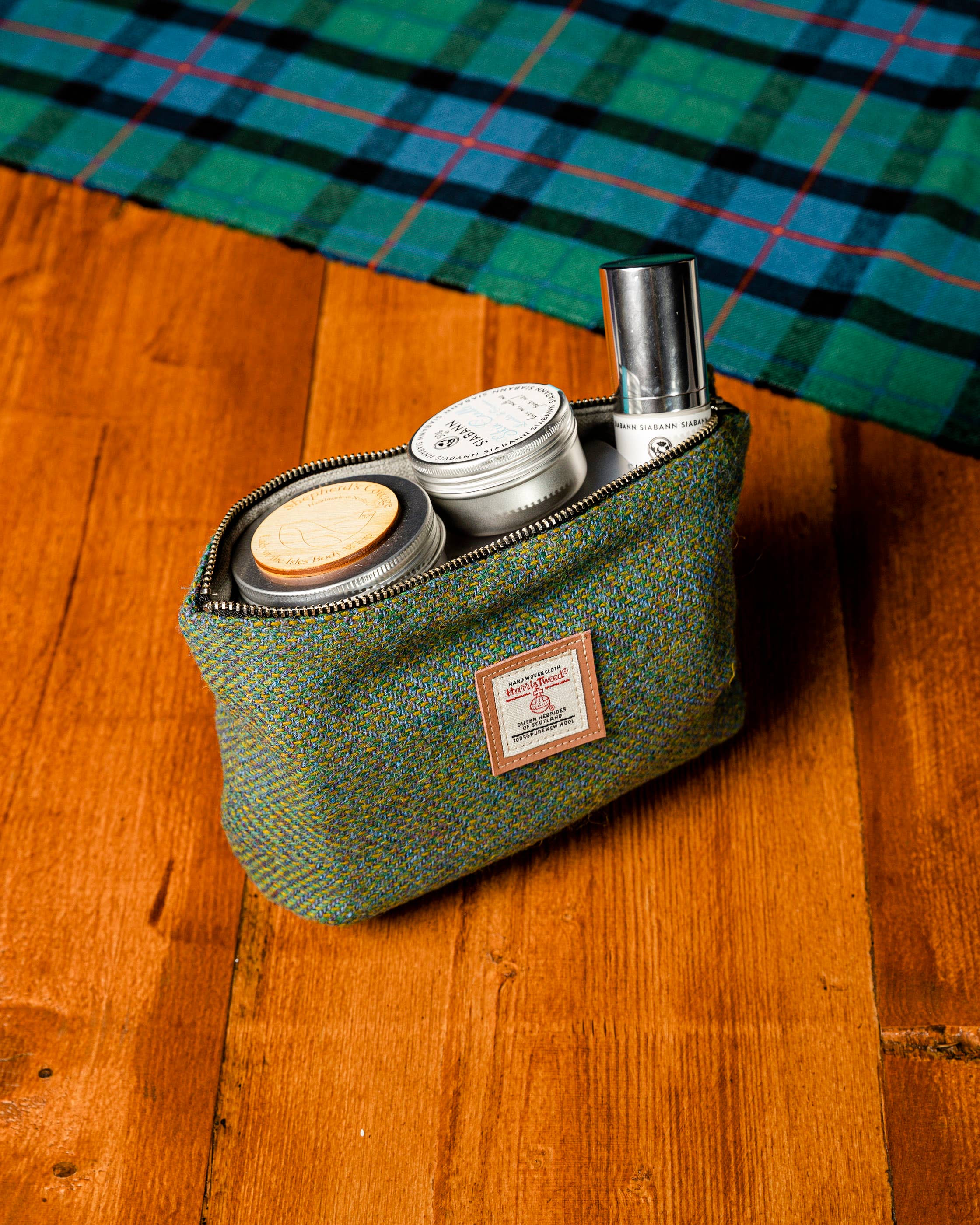 Heartbox Scotland – wholesale Make-up/cosmetic bag – Harris Tweed Cosmetics & Wash Bag3