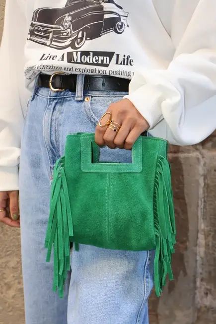 Cassette Barcelona - Vendita all'ingrosso Borsa a tracolla - Donna - Borsa a tracolla in pelle scamosciata bordeaux con nappine Mina9