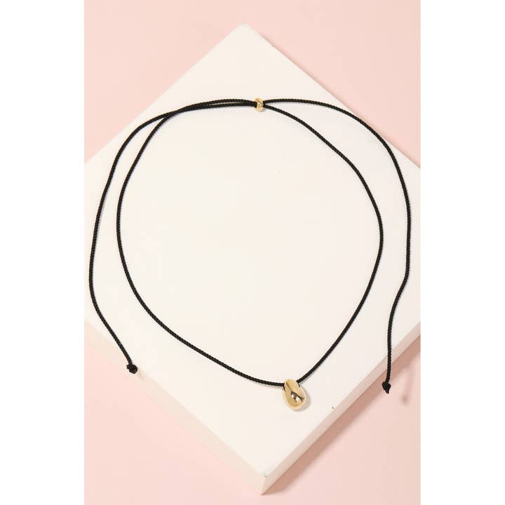 Collier en corde avec pendentif en forme de larme pour la vente par Anarchy Street