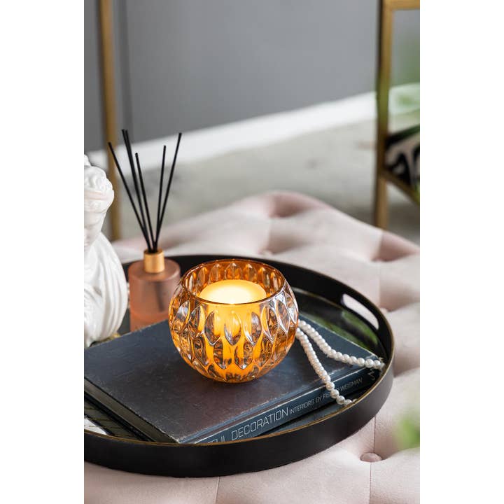 A&B Home Group Inc. – wholesale Ljushållare – D6x4,3" Bärnstensfärgad Ljuslykta med Präglat Mönster - Bärnsten5