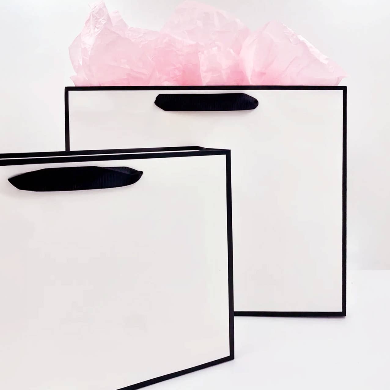 ByHome - Venta al por mayor Bolsas de celofán - Bolsa de regalo blanca con borde negro y papel de seda gratis15