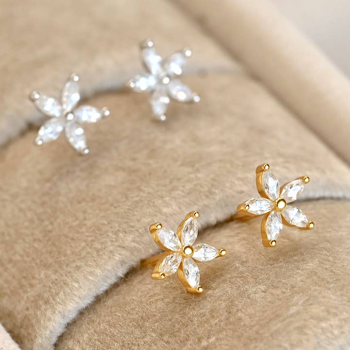 Blueyejewelry - Vendita all'ingrosso Orecchini a bottone - Marquise Flower Studs - Orecchini a forma di fiore in argento 925 con diamanti2