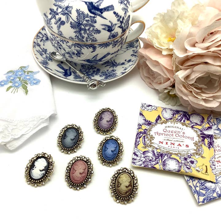 All Little Cute Things - Wholesale Broche - Jane Austen Cameo sieradenbroche met elegante geschenkdoos1