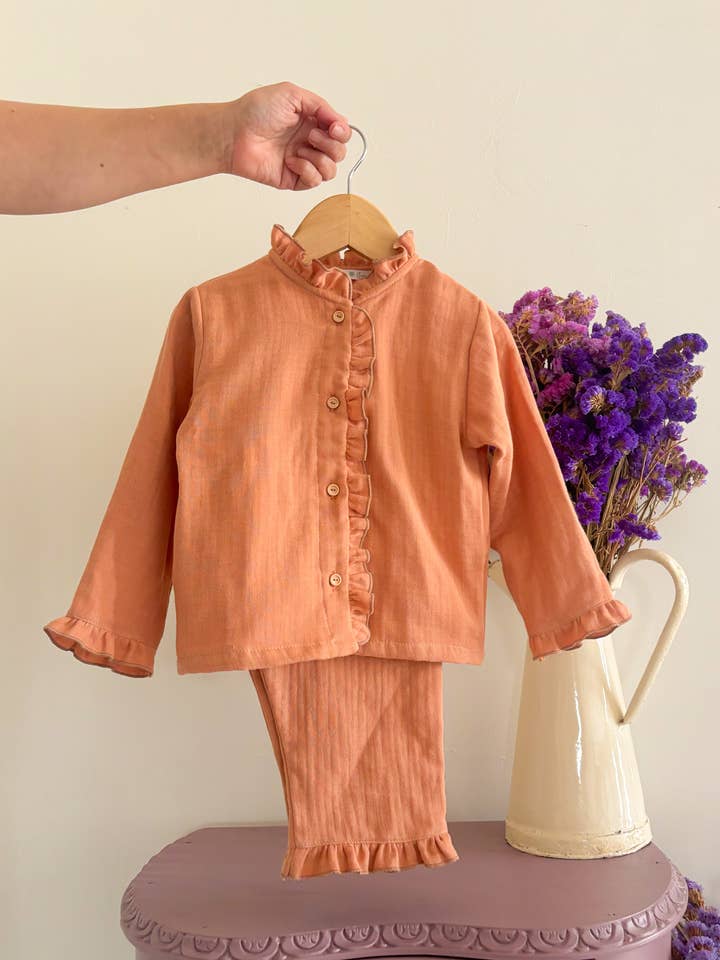 Pyjama Mousseline Terracotta pour la vente par Maria Jasmim Baby & Child