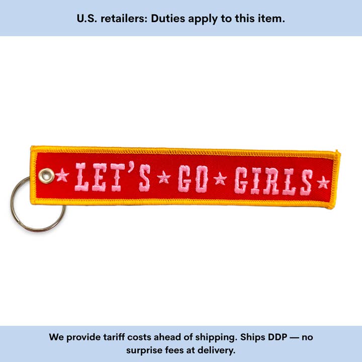 Broderad nyckelring med texten "Let’s Go Girls" för wholesale av Lucky Goods Paper