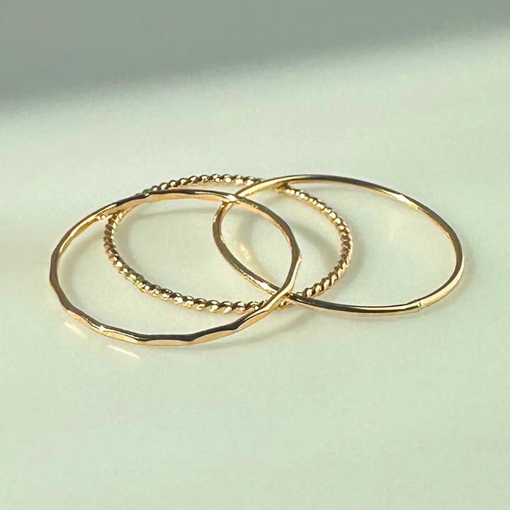 Guldpläterad stapelring - Twist för wholesale av Zaffera Studios