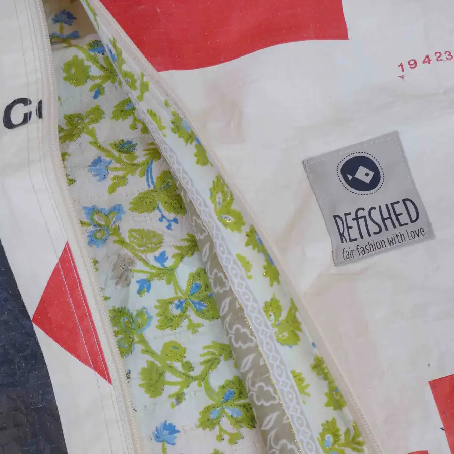 REFISHED fair fashion - Wholesale Garment Bag - Unisex - SUIT BAG | Eco-friendly garment bag in beige-black-red2