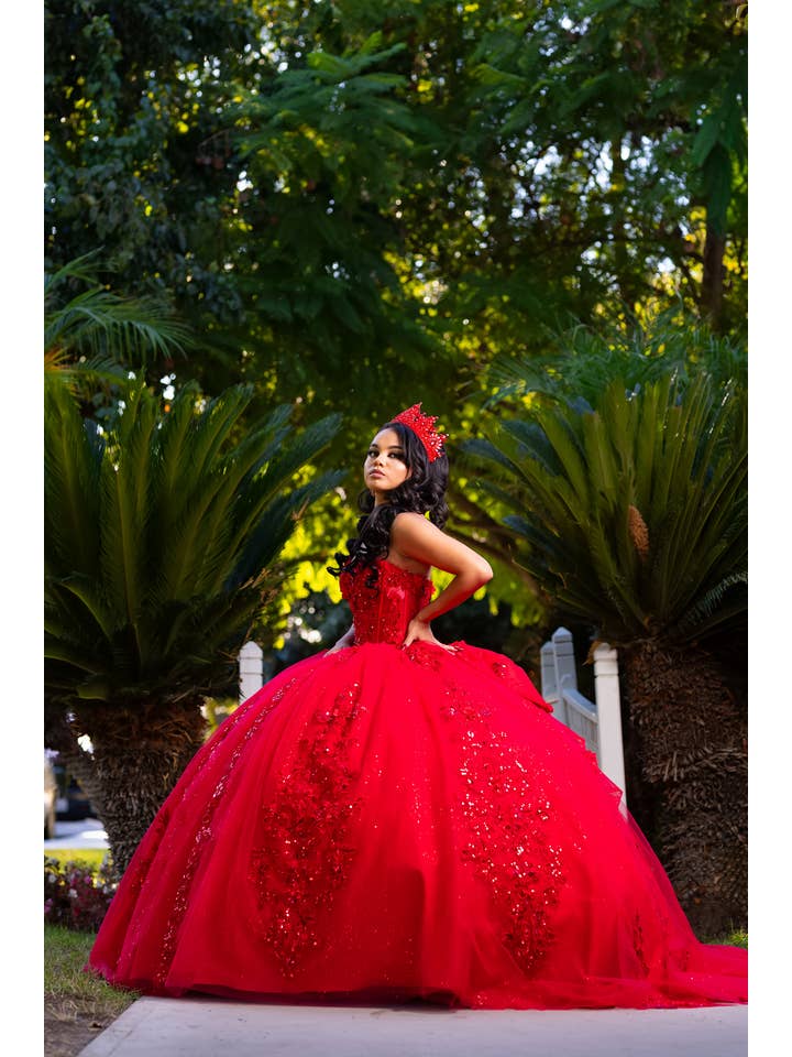 Red Sweetheart neckline quinceanera dress CHF3129 for wholesale on Faire3