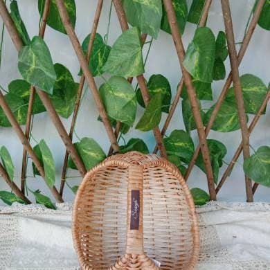 Panier de rangement en forme de demi-lune Saanjh Maga Cane pour la vente par Saanjh