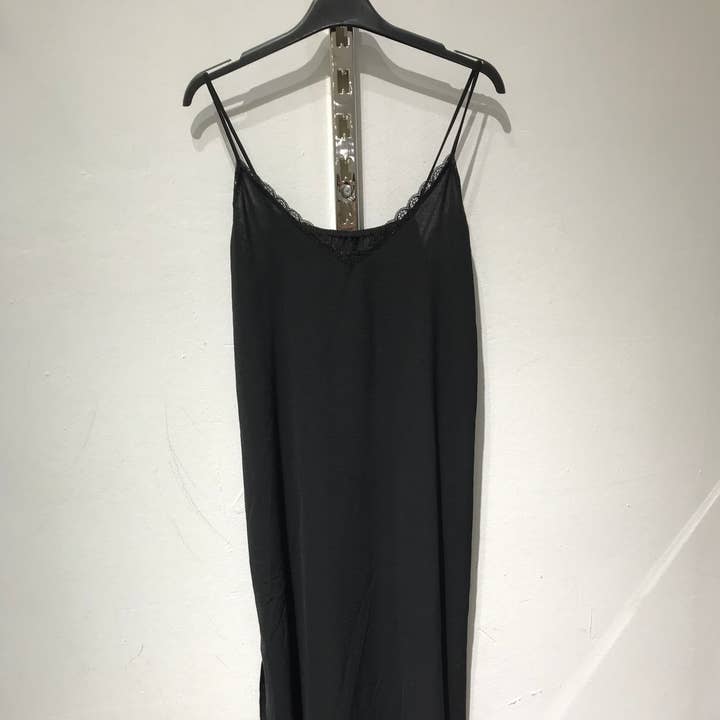 ref 5123 vestido com renda e outras tendências em Compre roupas réplicas primeira linha B2B. Devoluções gratuitas e condições de pagamento a 60 dias na Faire na Faire.