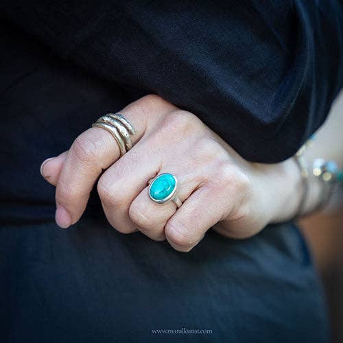 Bague ovale en argent 925 turquoise pour la vente par Maral Kunst