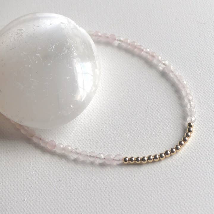 Bracelet de cheville en pierre précieuse en quartz rose | Bracelet de cheville en or 14 carats ou en argent sterling pour la vente par The Risen Lotus LLC