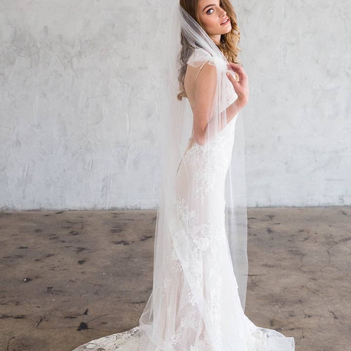 Brides & Hairpins – Großhandel Schleier – Damen – JOLI BODENLANGER SCHLEIER - EINFACHE SCHNITTKANTE1